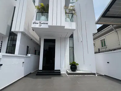 5 Bedroom Detached Duplex — Lekki, Lagos