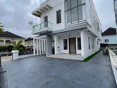 Luxury 5 Bedroom Fully Detached Duplex + BQ, Swimming Pool — Lekki, Lagos