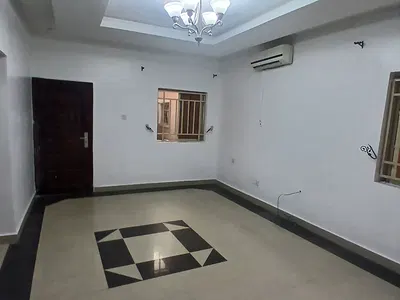 Luxury 2 Bedrooms Flat with Tarred Road Access — American International, Durumi, Abuja