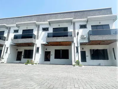 Clean Revamped 4-Bedroom Luxury Duplex with BQ — Bedside Pinnock Beach Estate, Osapa, Lekki, Lagos