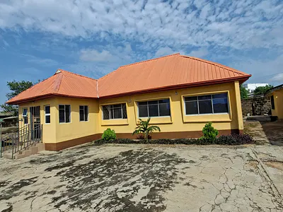 5 Bedroom Bungalow Mini Flat and BQ Inclusive — Old Bodija Estate, Ibadan, Oyo