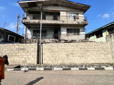 Old Building on Full Plot — Ojuelegba, Surulere, Lagos