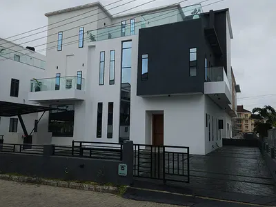 5 Bedroom Detached House — Lekki, Lagos