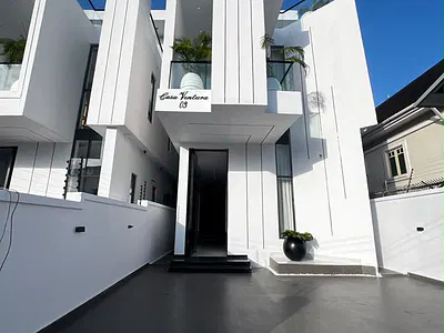 5 Bedroom Fully Detached Duplex — Lekki, Lagos