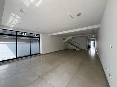 Lovely Distress Sale 5 Bedrooms with a BQ — Lekki Phase 1, Lekki, Lagos