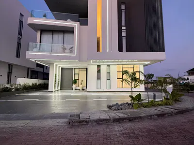 6 Bedroom Fully Detached Home — Lekki, Lagos