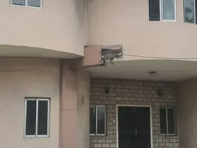 10 Bedroom House with 4 Rooms BQ Land Size 1000sq Busy Road — Victoria Island (VI), Lagos
