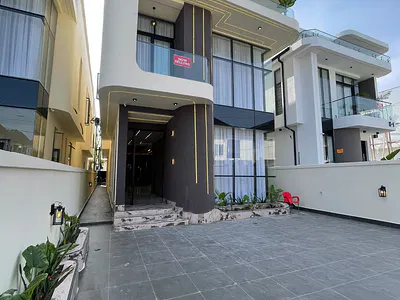 5 Bedroom Detached Duplex — Lekki, Lagos