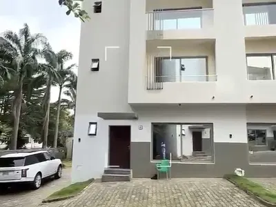 Magnificent New 5 Bedroom En-Suite with BQ — Maitama District, Abuja