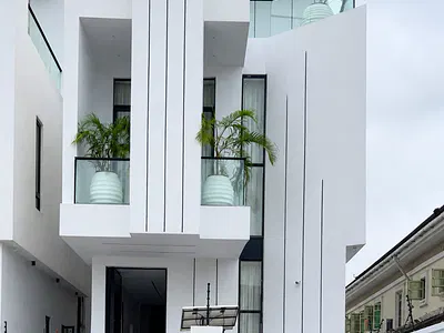 5 Bedroom Fully Detached with Rooftop Terrace, Pool, Cinema, Gym Room — Lekki, Lagos