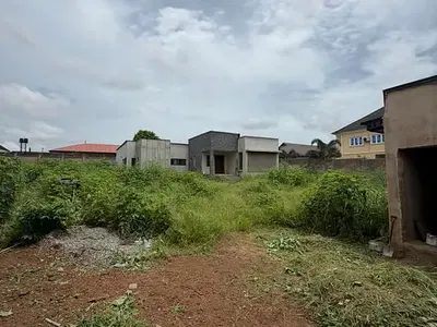 Land with 3 Bedroom Bungalow — Ibadan, Oyo