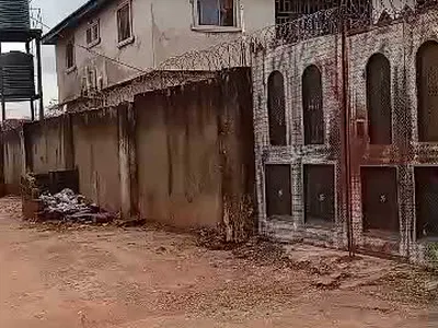 8 Units of Flats + Detached 2-Bed Annex on 100×100 --- Benin-Agbor Road, — Benin-Agbor Road, by Boundary Road, Benin, Oredo, Edo