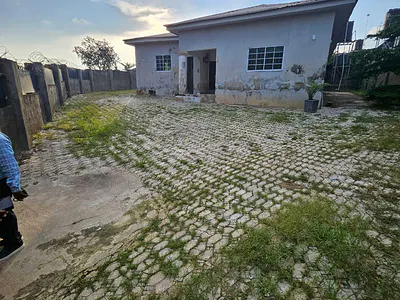 3 Bedrooms Bungalow — Dakwo, Abuja
