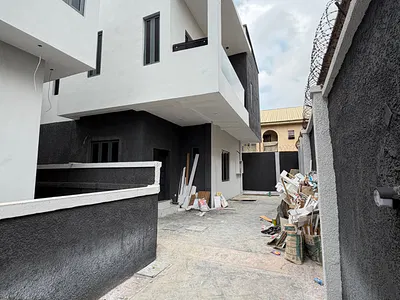Well Spacious Luxury Finished 4 Bedrooms Fully Detached + BQ — Magodo, Lagos