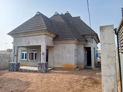 Modern 3 Bedroom Bungalow on a Plot of Land Fenced with Gate — Osin Okete, Ilorin West, Kwara