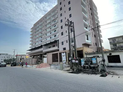 Exquisitely Finished Massive 1 Bedroom Apartment in a Communal Space — Lekki Phase 1, Lekki, Lagos