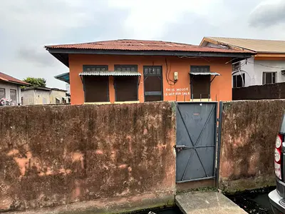 Bungalow on Full Plot of Land — Yaba, Lagos