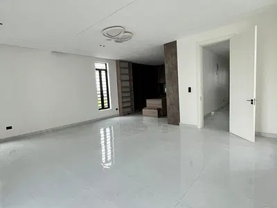 Sophisticated 5 Bedroom Fully Detached Smart Home with BQ and Cinema — Lekki, Lagos