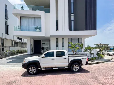 6 Bedroom Detached House — Lekki, Lagos