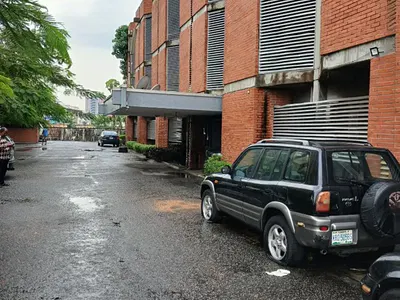 Hospital Building on 3 Floors — Lagos Island, Lagos