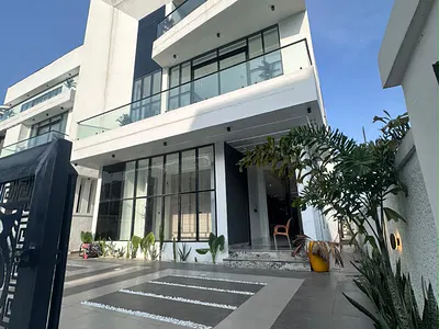 Contemporary 6 Bedroom Detached Duplex in a Well Secured Location — Lekki, Lagos