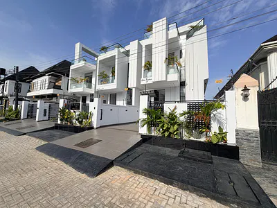 Luxurious 5 Bedroom Fully Detached Duplex with BQ, Cinema and Pool — Lekki, Lagos