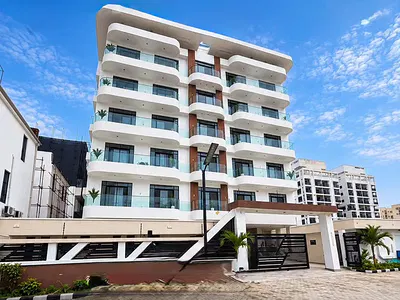 Luxury Contemporary Apartment with Swimming Pool and Elevator — Lekki, Lagos