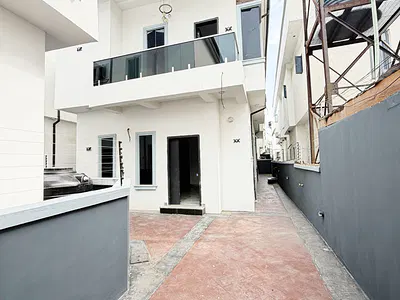 4 Bedroom Detached Duplex with Driveway Access — Lekki, Lagos