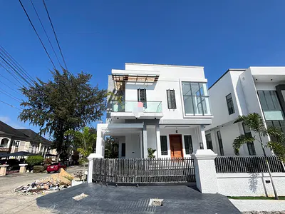 Newly Built 5 Bedroom Fully Detached Smart Home with BQ and Pool — Lekki, Lagos
