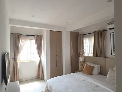 Furnished 4 Bedrooms Flat with BQ — Off Admiralty Road, Lekki Phase 1, Lekki, Lagos