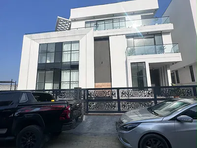 Exquisite 5 Bedroom Detached Duplex in a Vibrant Location — Lekki, Lagos