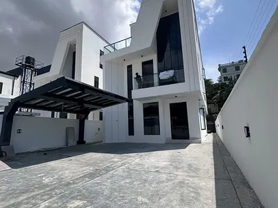 Well Positioned 5 Bedroom Detached Duplex in a Vibrant Location — Lekki, Lagos