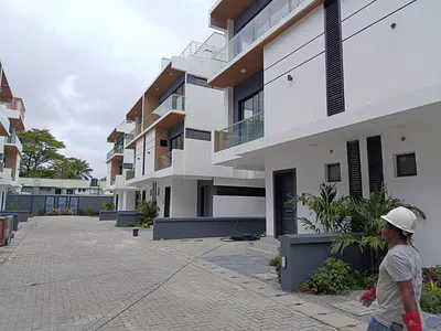 4 Bedroom Semi-Detached House — Lugard Road, Ikoyi, Lagos