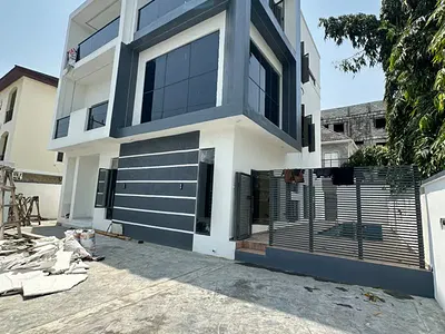 Lovely 4 Bedroom Detached Duplex with Swimming Pool & BQ — Lekki, Lagos