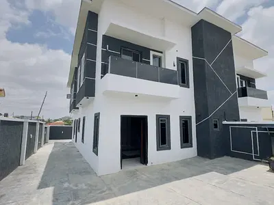 Newly Built 5-Bedroom Semi-Detached Duplexes + BQ, 2 Living Rooms — Obiwale Estate, Eleyele-Ologuneru Road, Ologuneru, Ibadan, Oyo