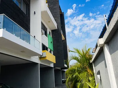 Luxury 5-Bedroom Terrace House, All Rooms En Suite. — Ikoyi, Lagos