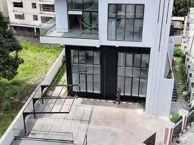 Exquisite 5 Bedroom Detached Duplex with 2 BQS — Ikoyi, Lagos