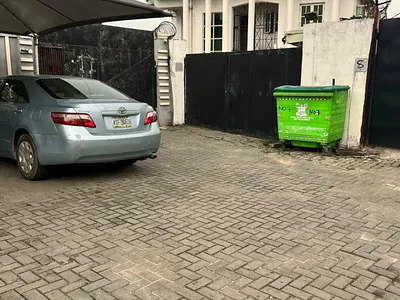 Nicely Built 7 Bedroom Detached Duplex with 2 Bedroom Flat BQ — Surulere, Lagos
