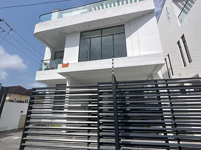 Luxurious 5 Bedroom Fully Detached Duplex with BQ and Swimming Pool — Chevron, Lekki, Lagos