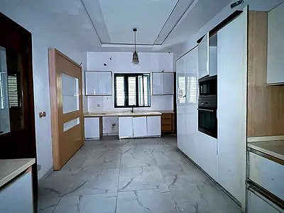 5 Bedroom Detached House — Lekki, Lagos
