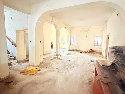 Dilapidated 8 Bedroom Detached House — Victoria Island (VI), Lagos