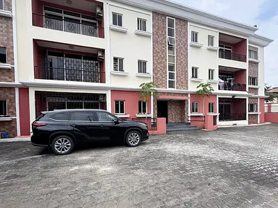 Serviced 3 Bedroom En-Suite Flat with 1 Room BQ — Ikoyi, Lagos