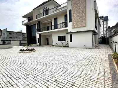 5 Bedroom Detached Duplex — Guzape District, Abuja