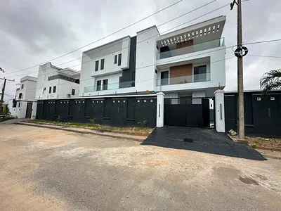 Newly Built 5 Bedroom Detached House with BQ — Kosofe, Lagos