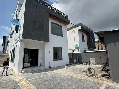 Spacious 5 Bedroom Detached Duplex — Lekki, Lagos