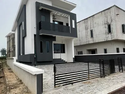 3 Bedrooms Apartments with 24 HRS Security — Osubi Airport, Warri, Warri, Delta