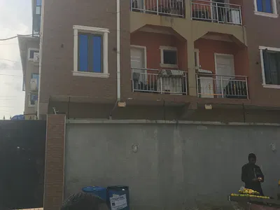 Decent Studio Apartment (Room Self Contained) — Araromi Street Shomolu Lagos, Shomolu, Lagos