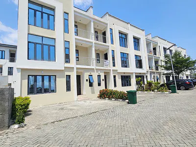 4 Bedroom Duplex — Osapa Before Round About, Osapa, Lekki, Lagos