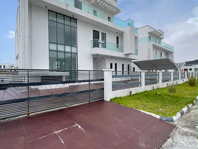Spacious and Exquisitely Built 5 Bedroom Detached Duplex — Ajah, Lagos