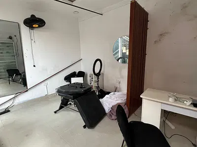 Shop Space Ground Floor Facing Road Good for Saloon or Other Business — Lekki, Lagos